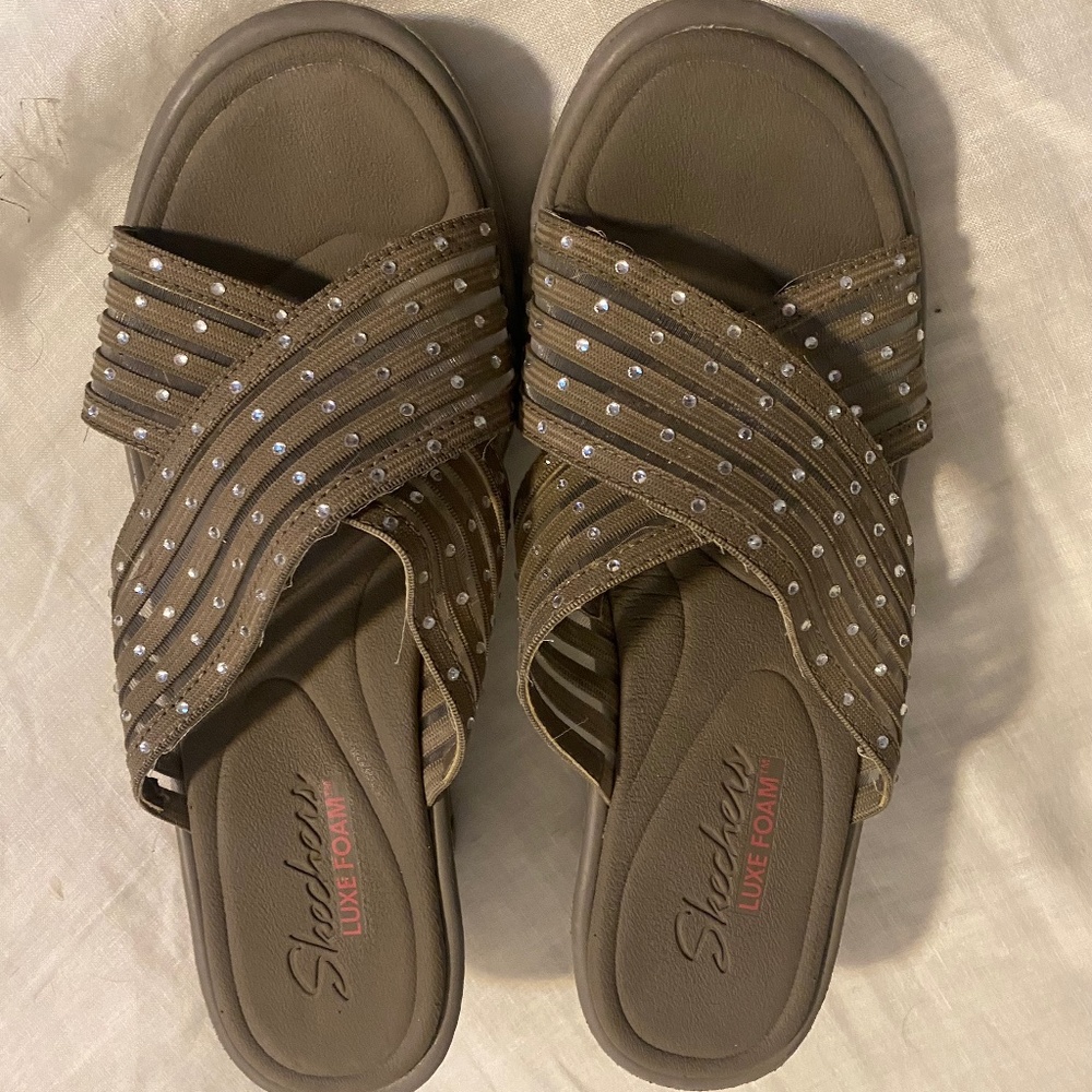 Skechers luxefoam sandals rhinestones 9